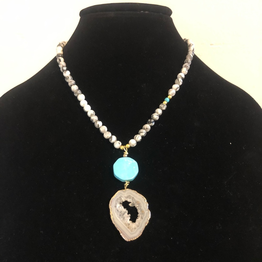 Agate slice pendant with turquoise and howlite beads